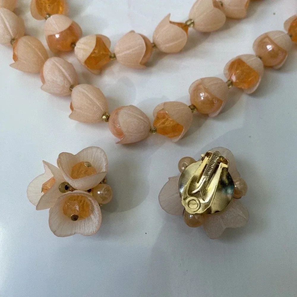 VTG Cosume Jewelry Set Earrings Necklace Double Strand Acrylic Lucite Flowers